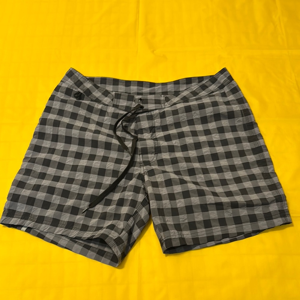 Sunder swim trunk (32) Excellent condition.